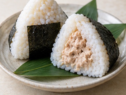 日式金枪鱼饭团